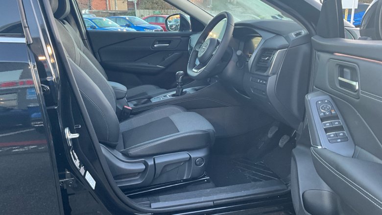 Nissan Qashqai 1.3 DiG-T MH N-Connecta 5dr Petrol Hatchback